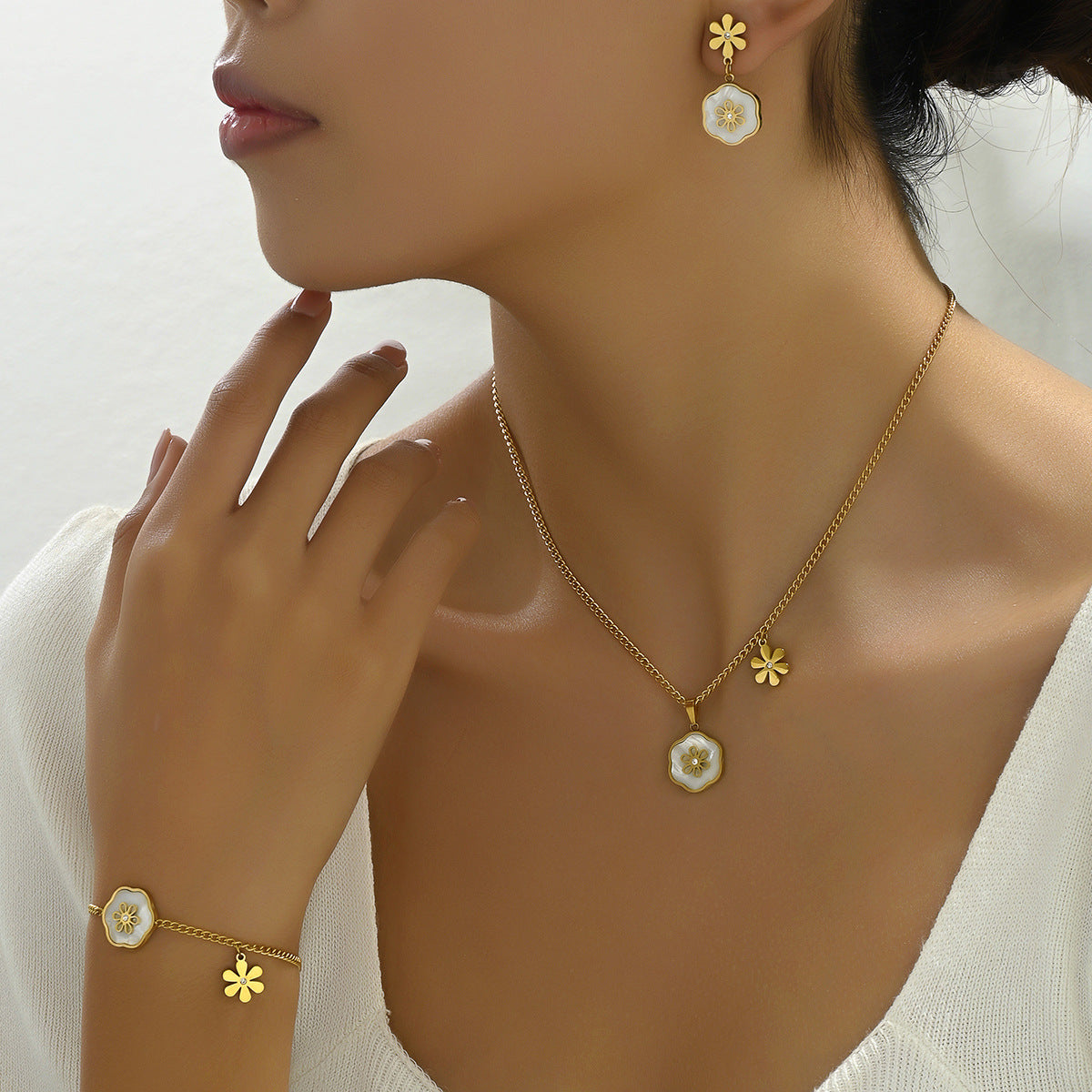 Conjunto de Joias em ouro 18K ( Brinco, Colar e Pulseira)