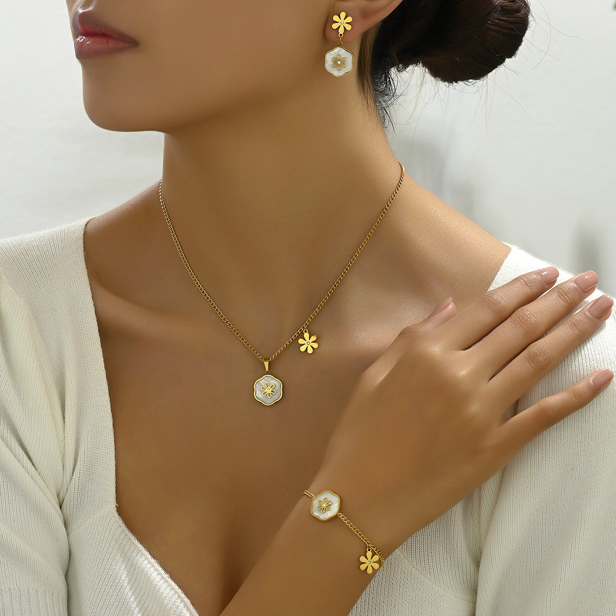 Conjunto de Joias em ouro 18K ( Brinco, Colar e Pulseira)