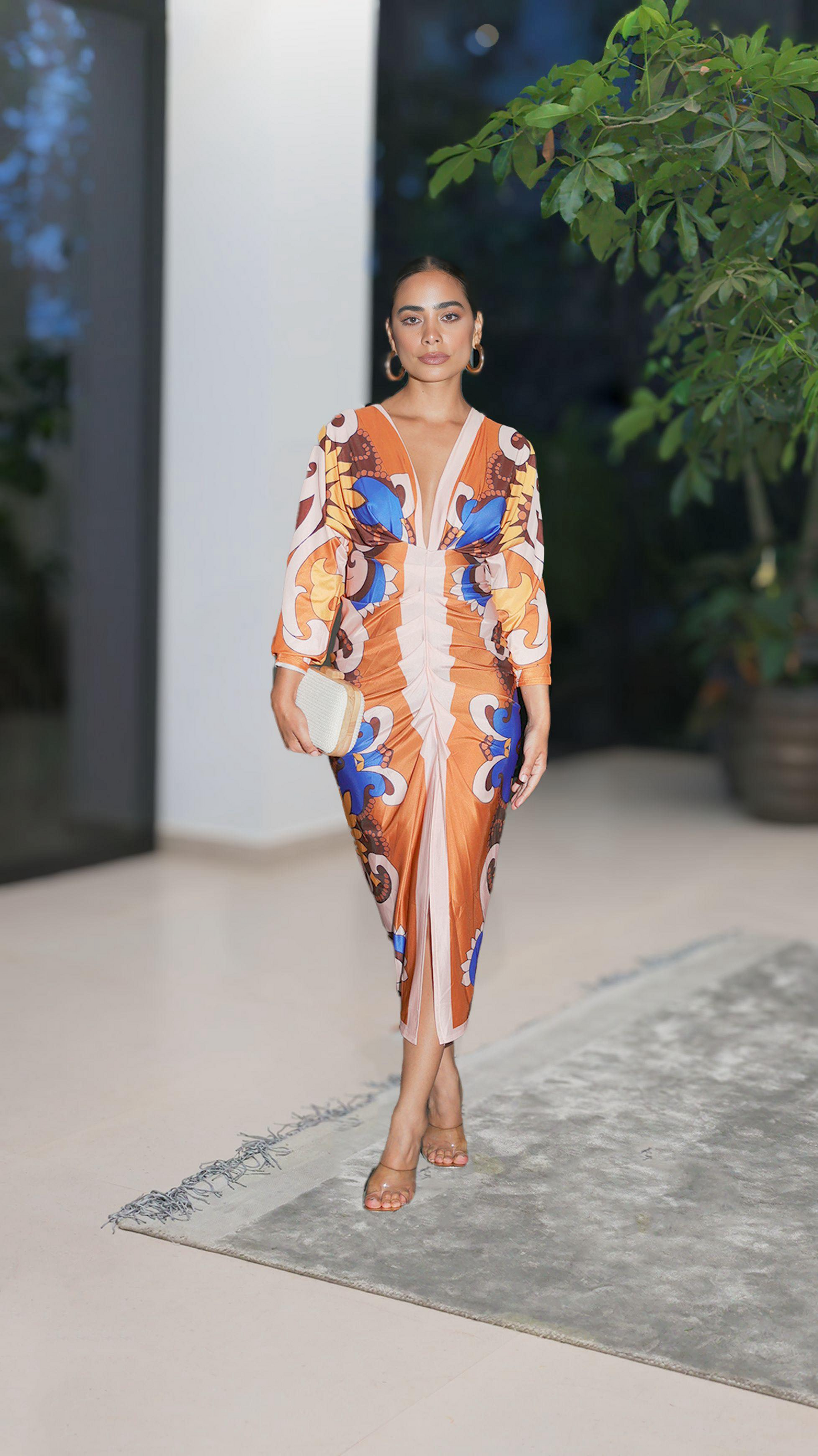 Vestido Elisa – Midi Estampado Artístico em Tons Vibrantes