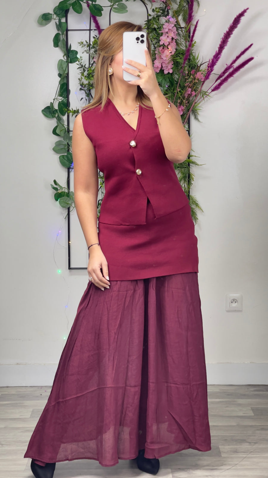 Conjunto Sofisticação: Colete Elegante e Saia Longa Fluida