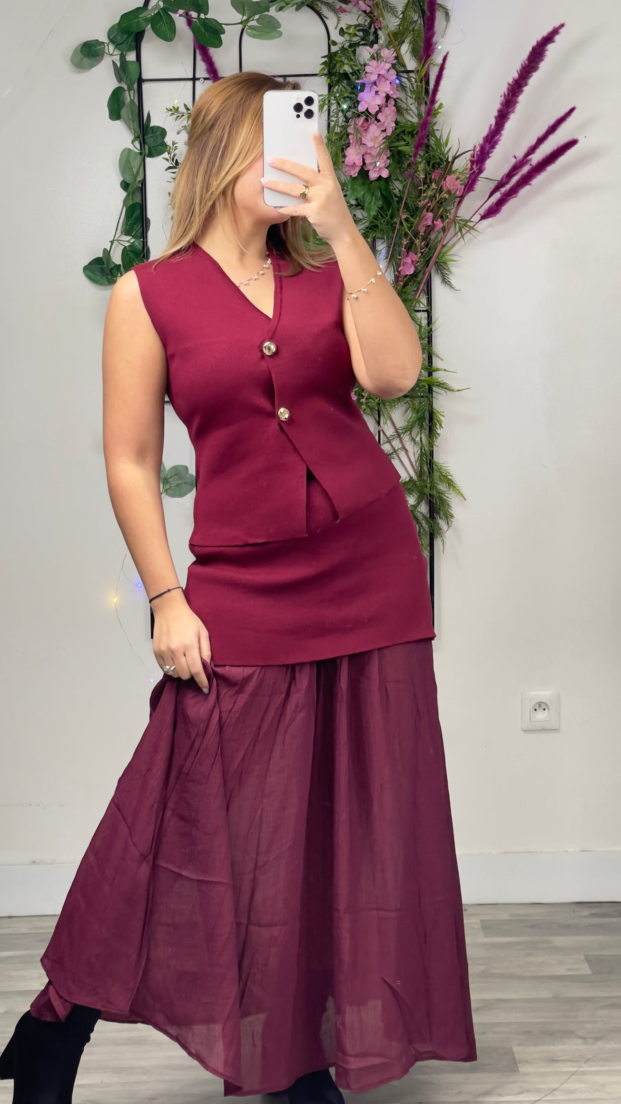 Conjunto Sofisticação: Colete Elegante e Saia Longa Fluida