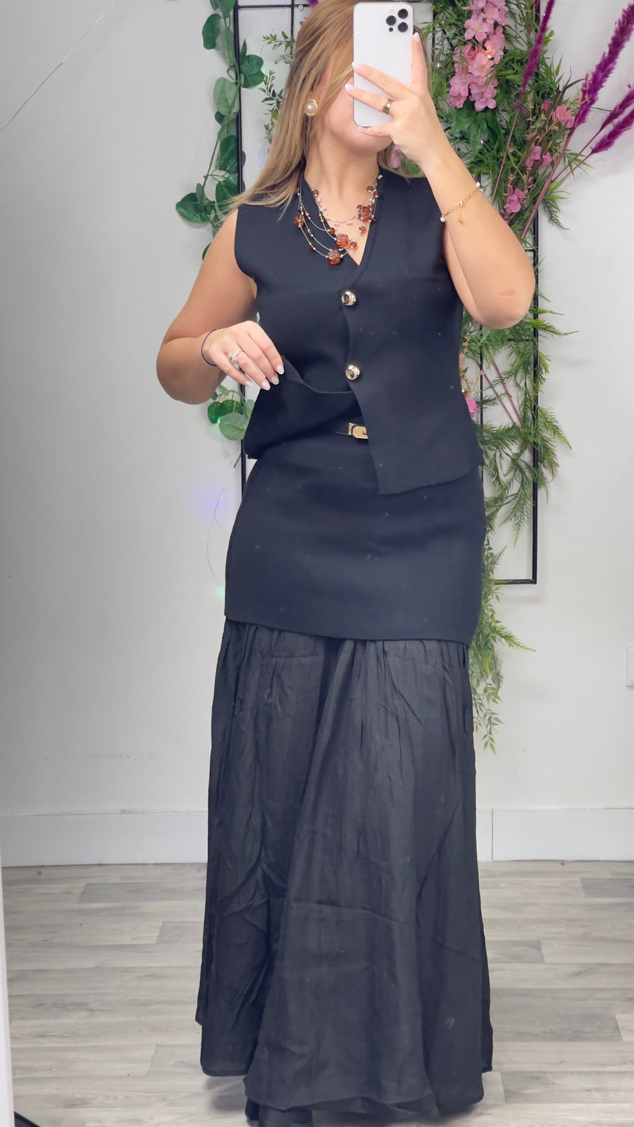 Conjunto Sofisticação: Colete Elegante e Saia Longa Fluida