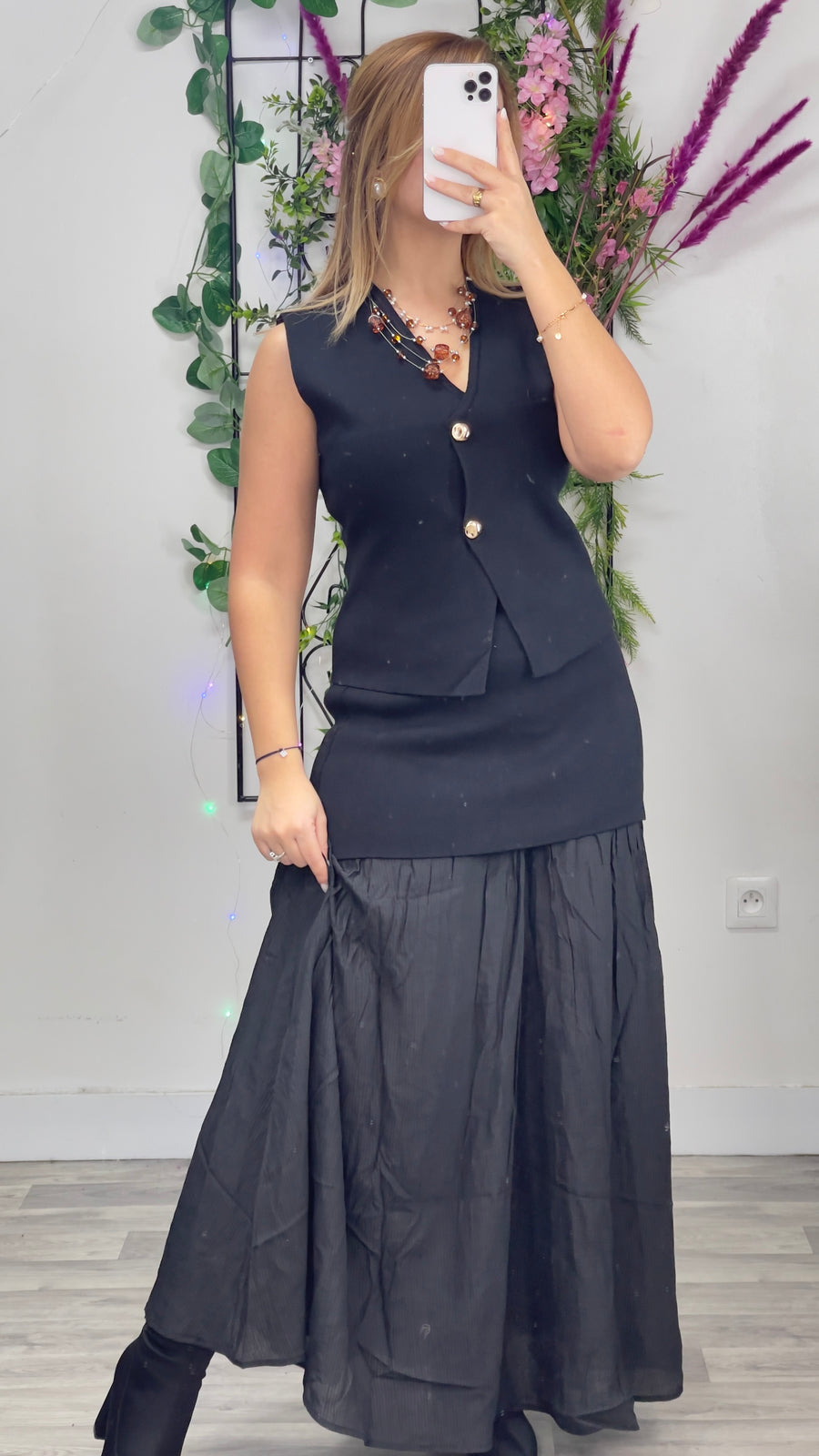 Conjunto Sofisticação: Colete Elegante e Saia Longa Fluida